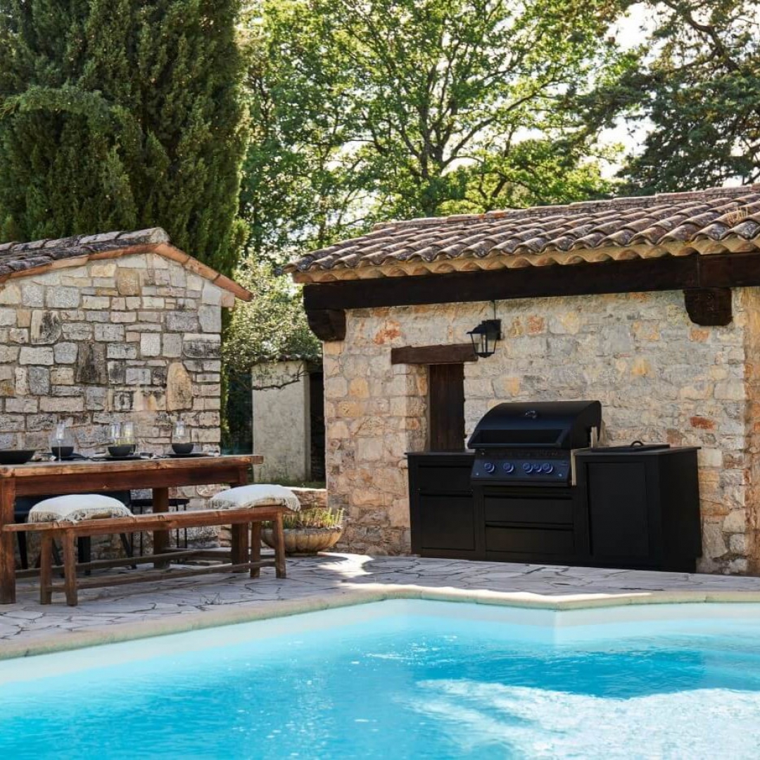 NAPOLEON NAPOLEON OASIS 301 Outdoor Kitchen With Built-in 700 Series 32 BBQ Grill Head NAPOLEON NAPOLEON OASIS 301 Outdoor Kitchen With Built-in 700 Series 32 BBQ Grill Head